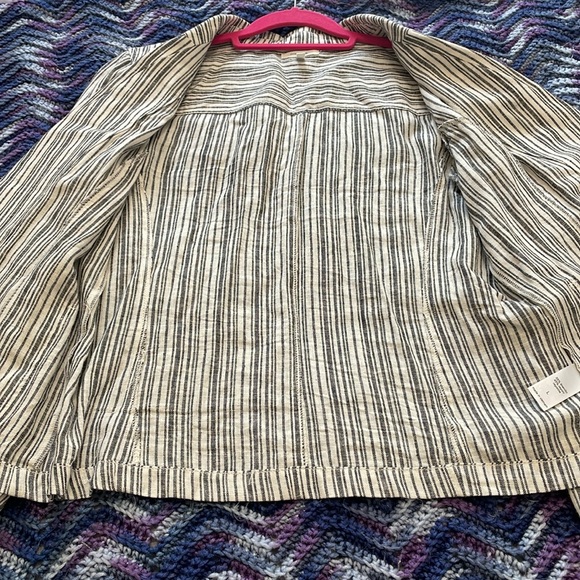 Maurice’s Large navy and white linen blend blazer pockets and front button - Picture 10 of 10